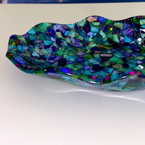 Oval Tray w/ Vibrant Sea Shell Pieces - Picture 3 of 6